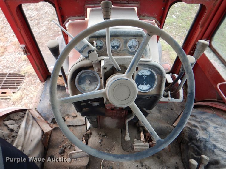 image for item DK5685 1973 International 1066  tractor