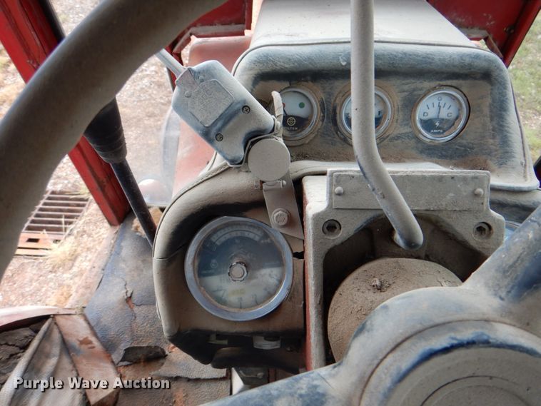 image for item DK5685 1973 International 1066  tractor