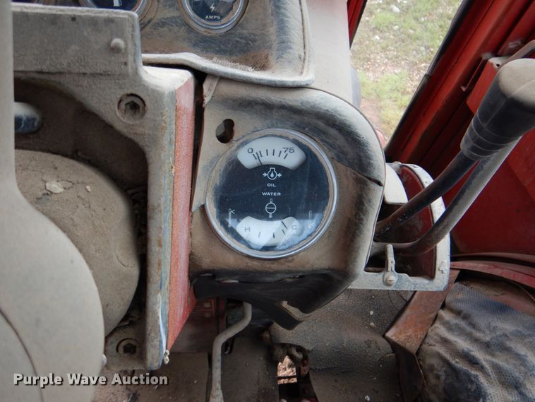 image for item DK5685 1973 International 1066  tractor