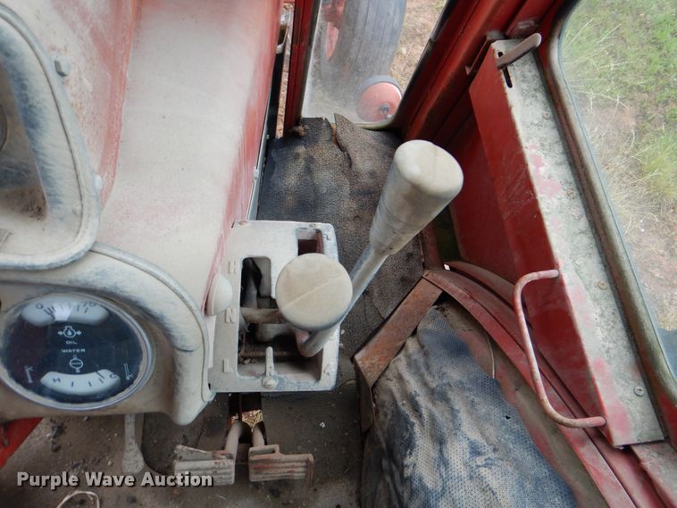 image for item DK5685 1973 International 1066  tractor