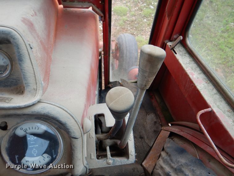 image for item DK5685 1973 International 1066  tractor