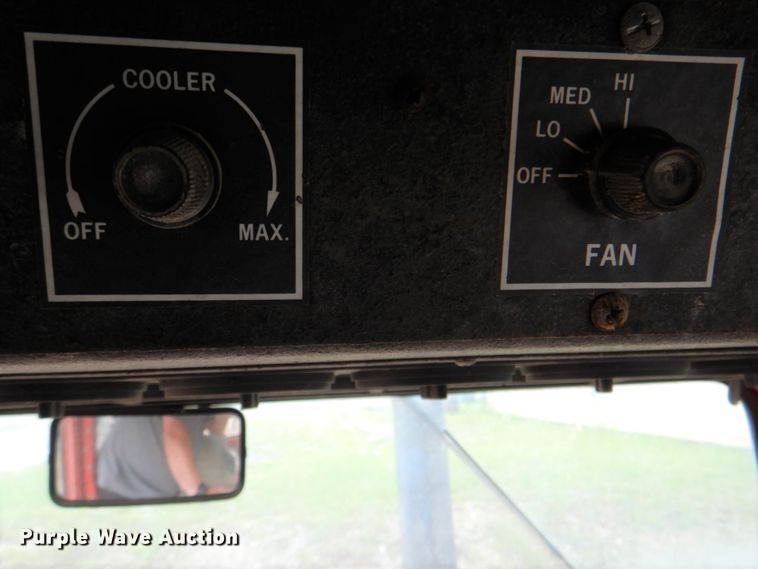 image for item DK5685 1973 International 1066  tractor