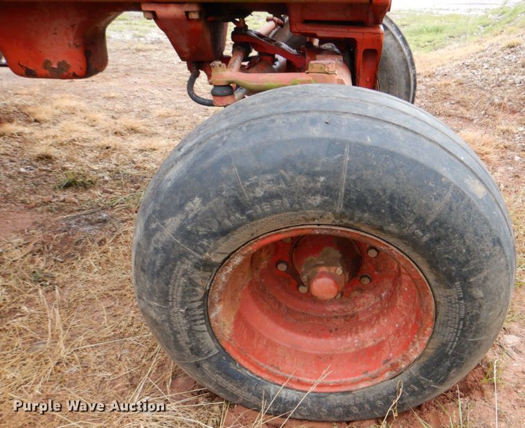 image for item DK5685 1973 International 1066  tractor