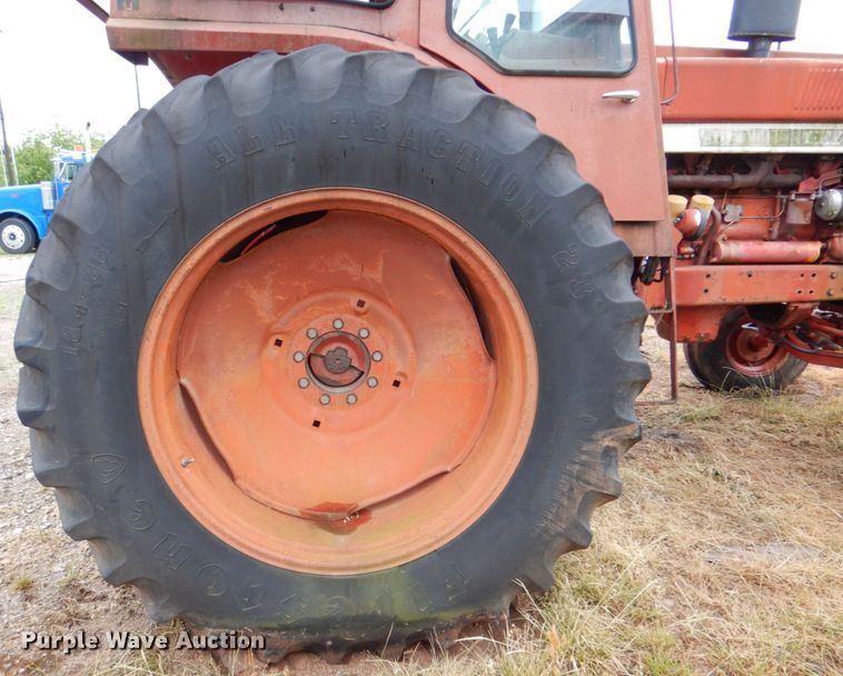 image for item DK5685 1973 International 1066  tractor