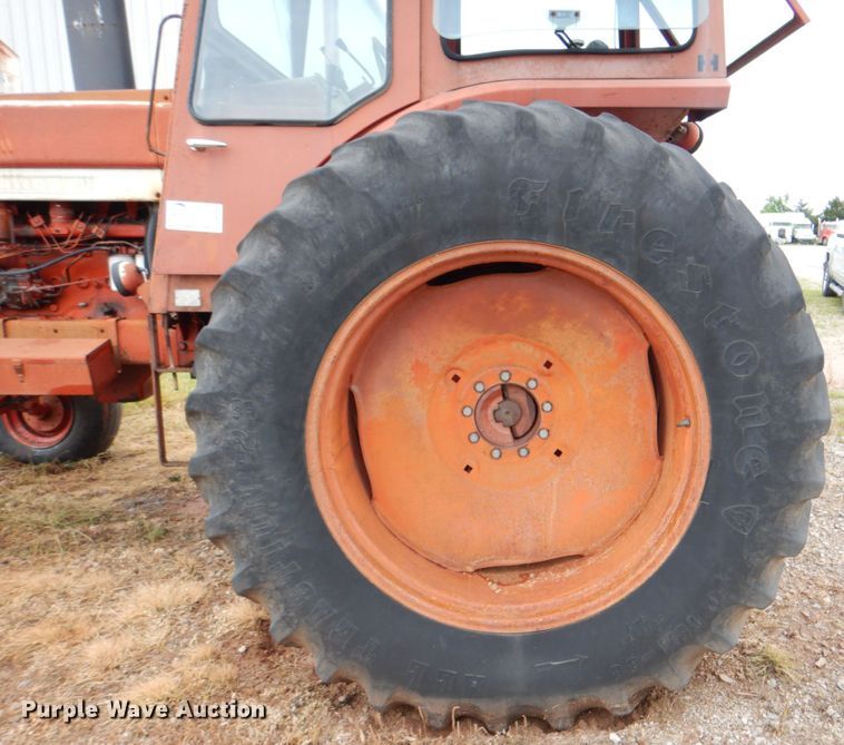 image for item DK5685 1973 International 1066  tractor