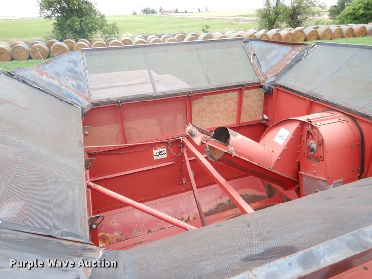 image for item DK7995 1993 Case 1688  RWA combine
