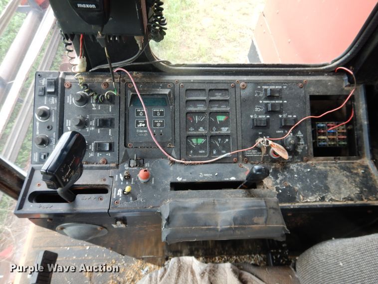 image for item DK7995 1993 Case 1688  RWA combine