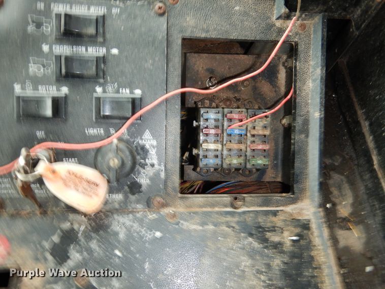 image for item DK7995 1993 Case 1688  RWA combine