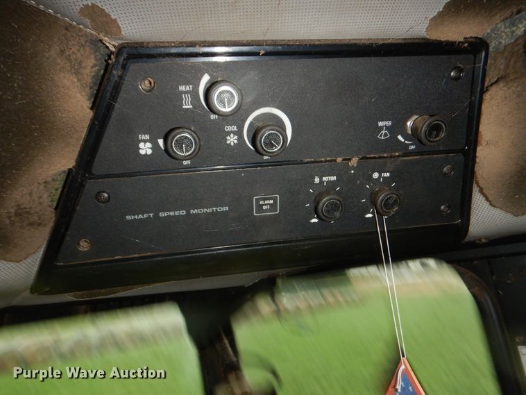 image for item DK7995 1993 Case 1688  RWA combine