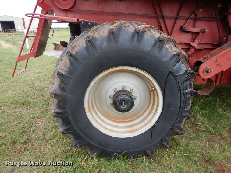 image for item DK7995 1993 Case 1688  RWA combine