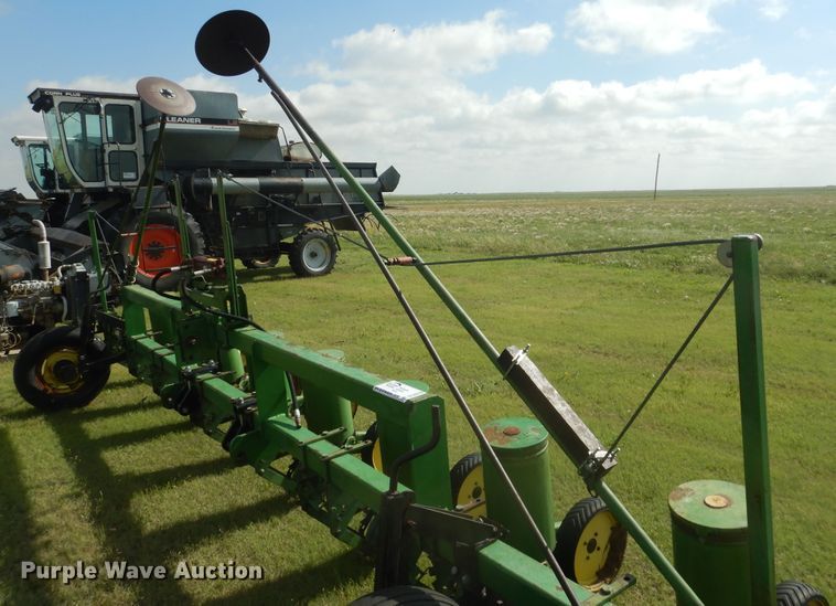 image for item DL0310 John Deere 71  no-till planter