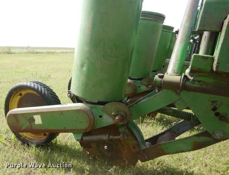 image for item DL0310 John Deere 71  no-till planter