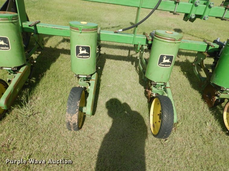 image for item DL0310 John Deere 71  no-till planter