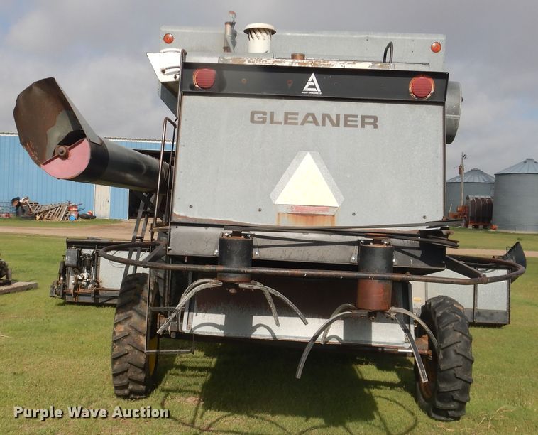 image for item DL0312 1982 Gleaner L2  combine