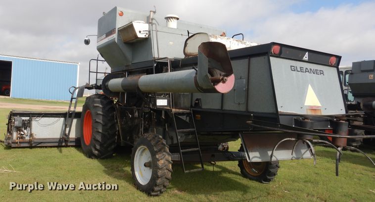 image for item DL0312 1982 Gleaner L2  combine