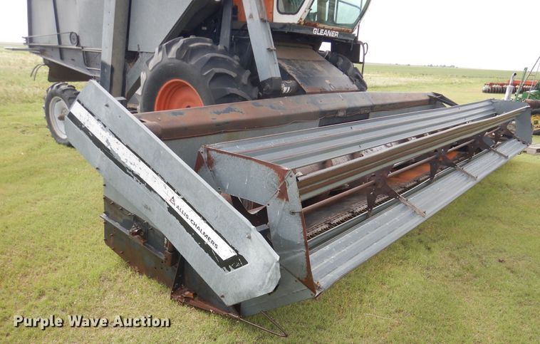 image for item DL0312 1982 Gleaner L2  combine