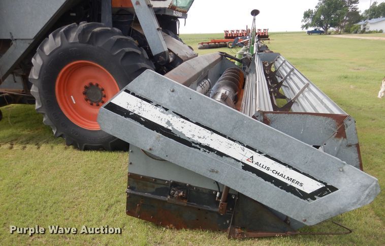 image for item DL0312 1982 Gleaner L2  combine