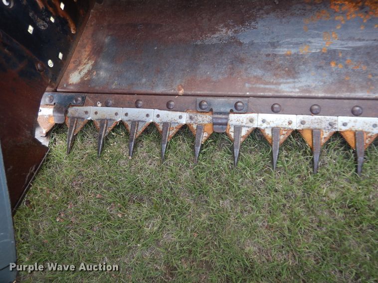 image for item DL0312 1982 Gleaner L2  combine
