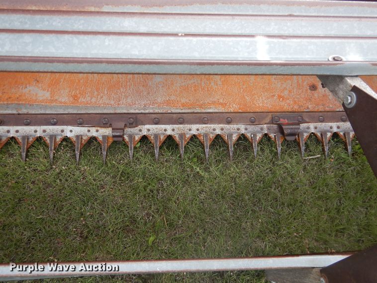 image for item DL0312 1982 Gleaner L2  combine