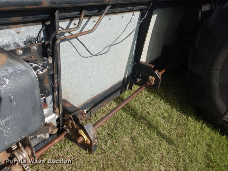 image for item DL0312 1982 Gleaner L2  combine