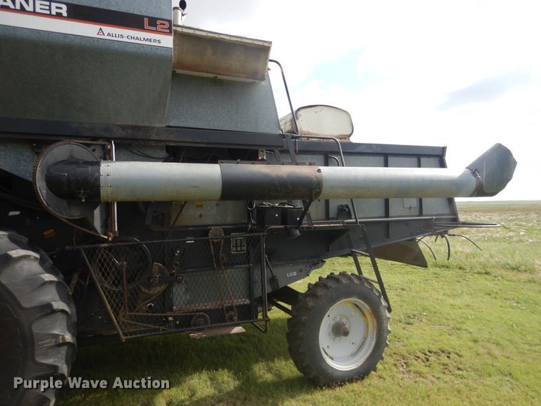 image for item DL0312 1982 Gleaner L2  combine
