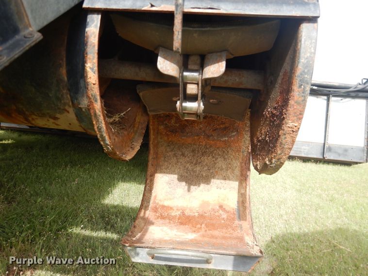 image for item DL0312 1982 Gleaner L2  combine