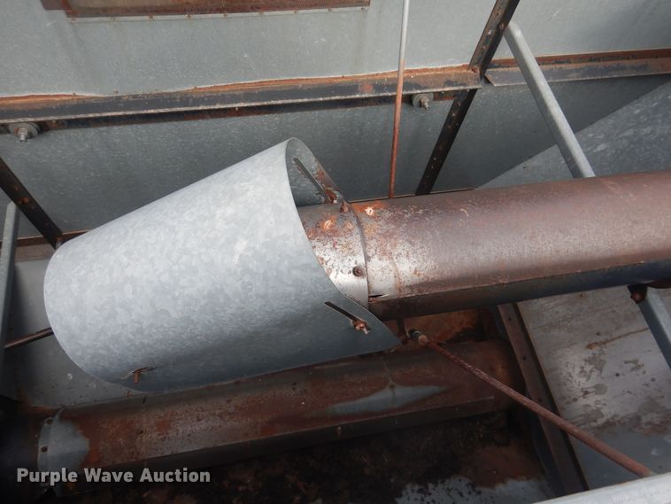 image for item DL0312 1982 Gleaner L2  combine