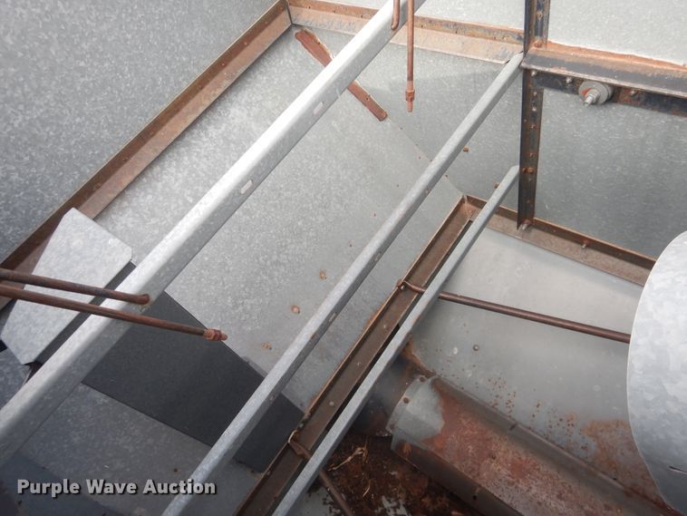 image for item DL0312 1982 Gleaner L2  combine