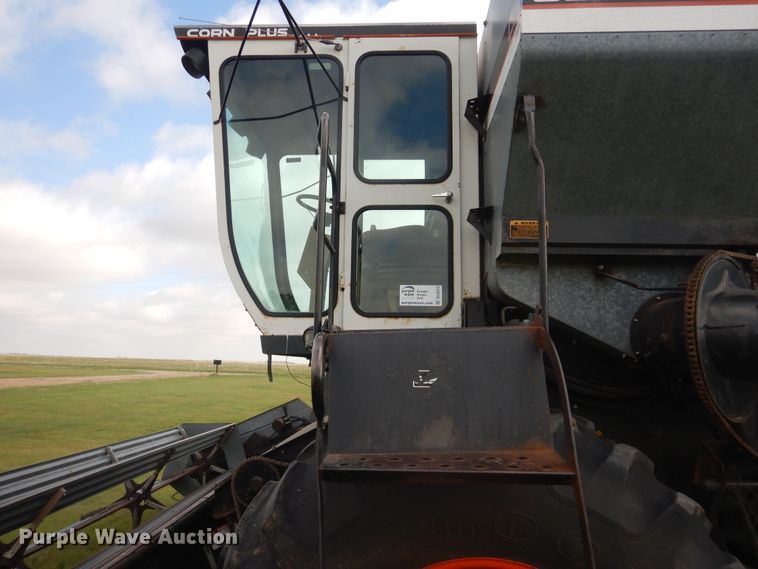 image for item DL0312 1982 Gleaner L2  combine
