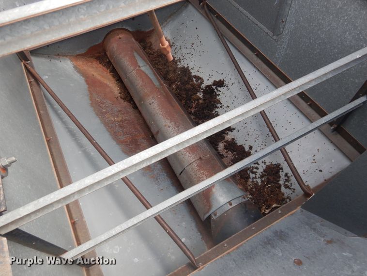 image for item DL0312 1982 Gleaner L2  combine