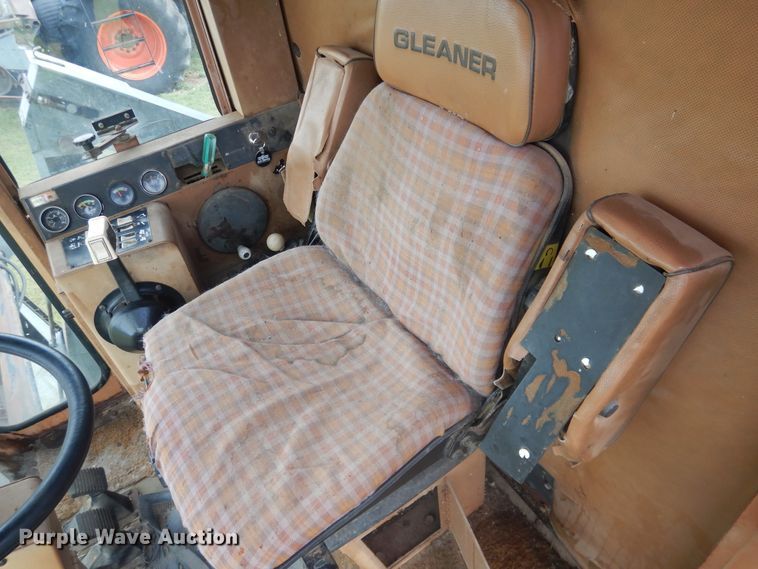 image for item DL0312 1982 Gleaner L2  combine