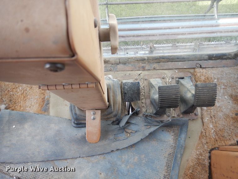 image for item DL0312 1982 Gleaner L2  combine