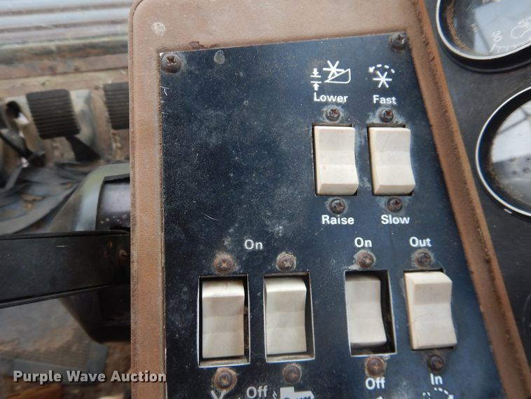 image for item DL0312 1982 Gleaner L2  combine