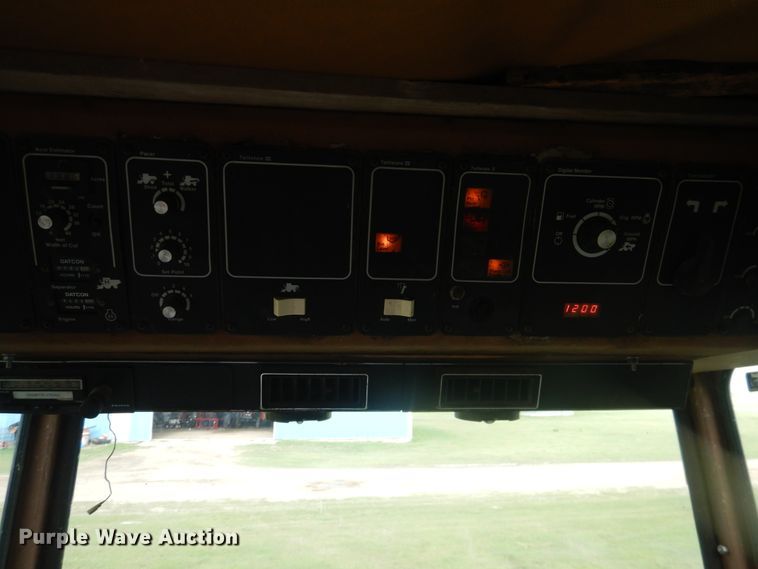 image for item DL0312 1982 Gleaner L2  combine