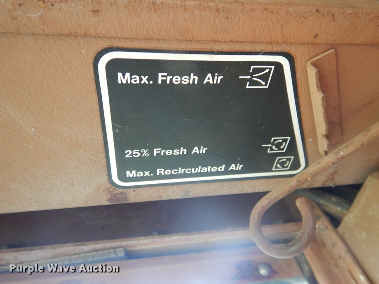 image for item DL0312 1982 Gleaner L2  combine