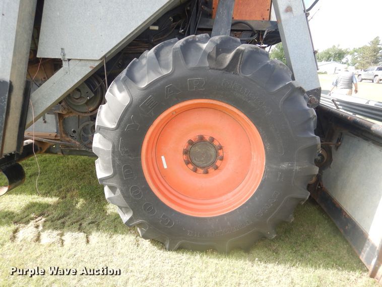 image for item DL0312 1982 Gleaner L2  combine