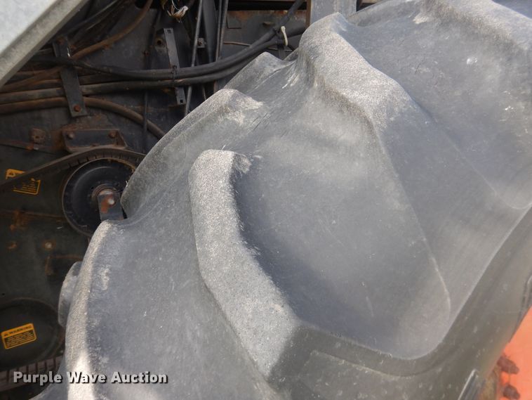 image for item DL0312 1982 Gleaner L2  combine