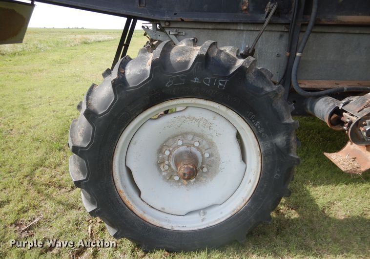 image for item DL0312 1982 Gleaner L2  combine