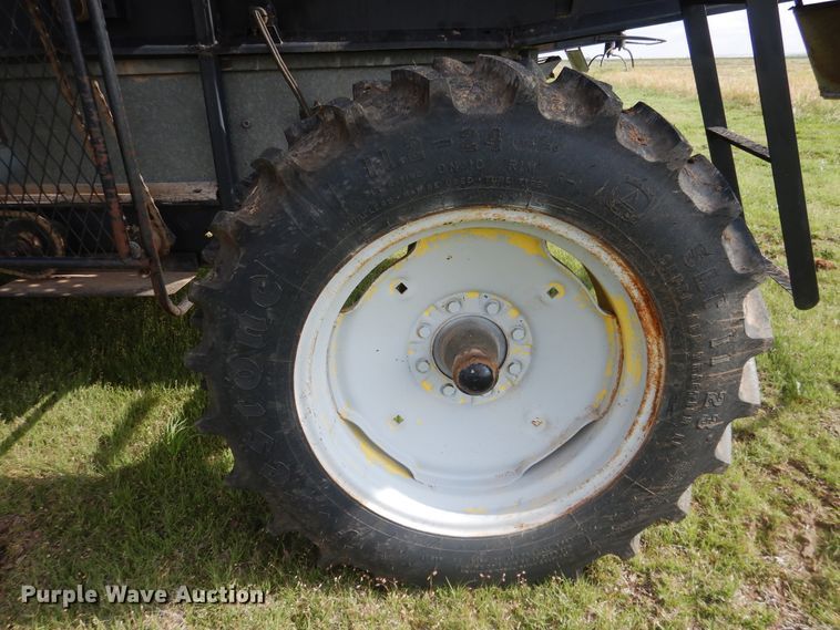 image for item DL0312 1982 Gleaner L2  combine
