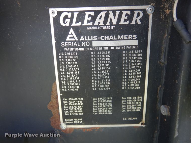 image for item DL0312 1982 Gleaner L2  combine