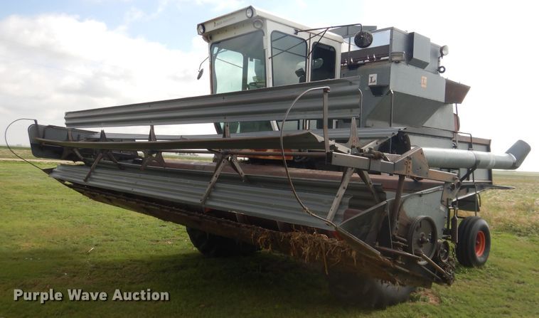 image for item DL0313 Gleaner L  combine