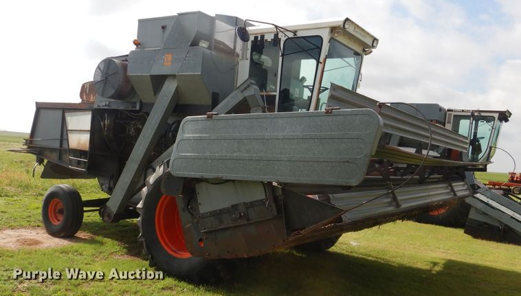 image for item DL0313 Gleaner L  combine