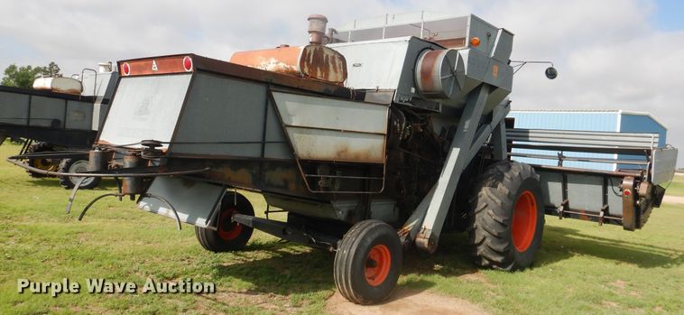 image for item DL0313 Gleaner L  combine