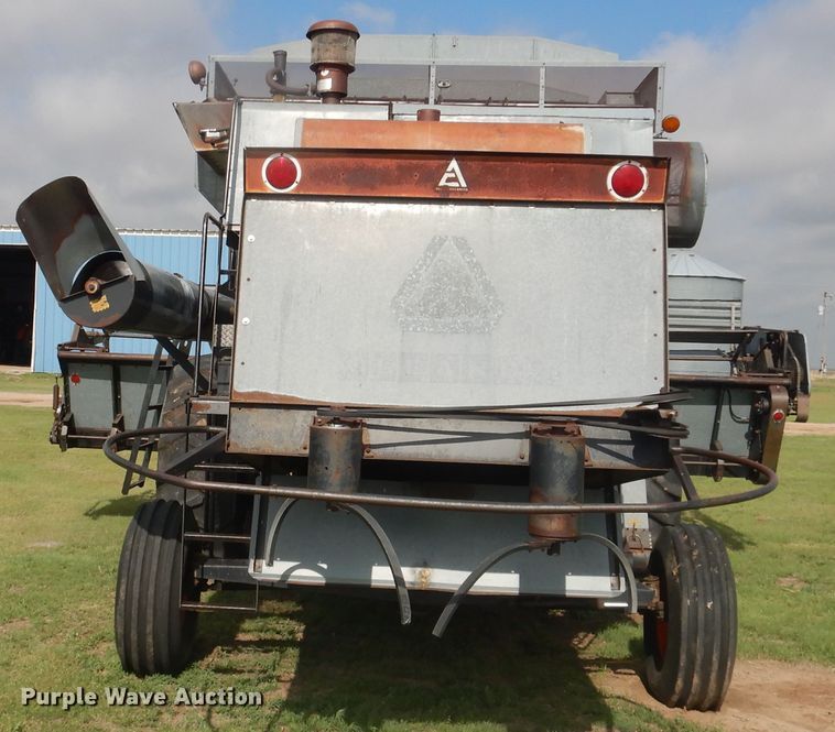 image for item DL0313 Gleaner L  combine