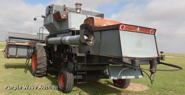 image for item DL0313 Gleaner L  combine