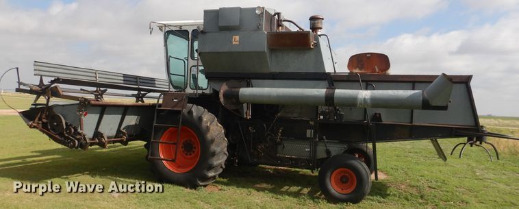 image for item DL0313 Gleaner L  combine