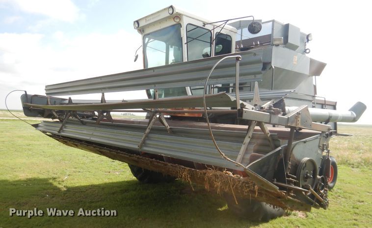 image for item DL0313 Gleaner L  combine