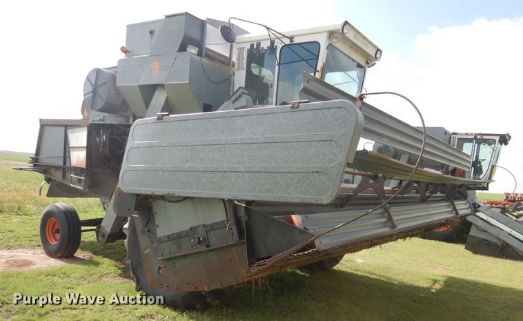 image for item DL0313 Gleaner L  combine