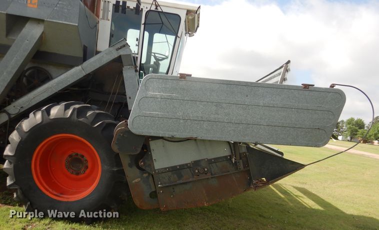 image for item DL0313 Gleaner L  combine