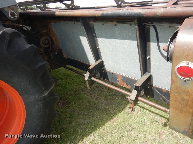 image for item DL0313 Gleaner L  combine